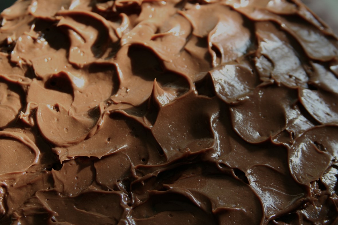  Shiny, Fluffy, pretty and sweet this frosting is the perfect topping for any cake. 